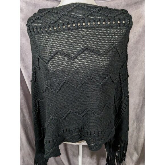 Shihreen Gothic Asymmetrical Fringe Poncho - Picture 2 of 9